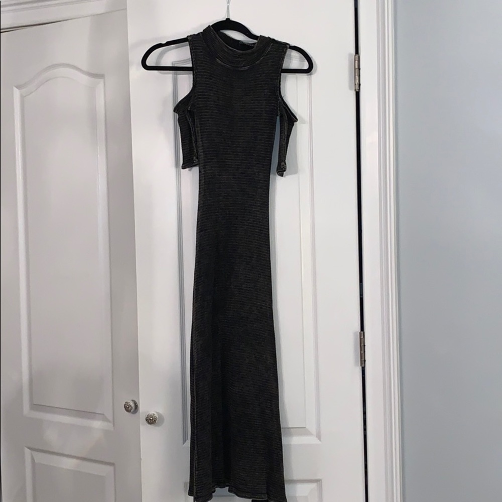 Maxi turtle neck cold shoulder dress